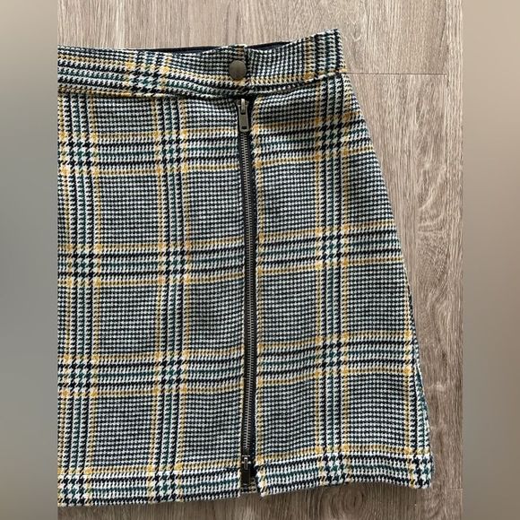 Abercrombie & Fitch Mini Skirt - Picture 2 of 5